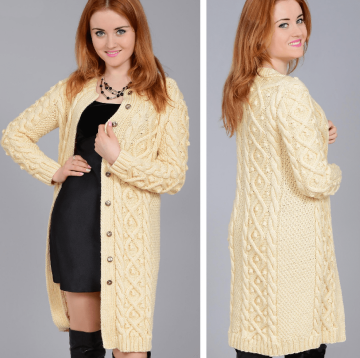 Cappotto con punto rombi con le trecce e con noccioline