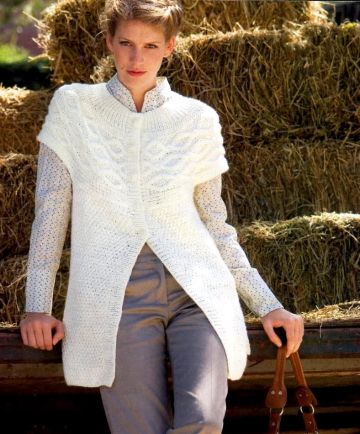 Cardigan lungo con lo sprone e con maniche corte