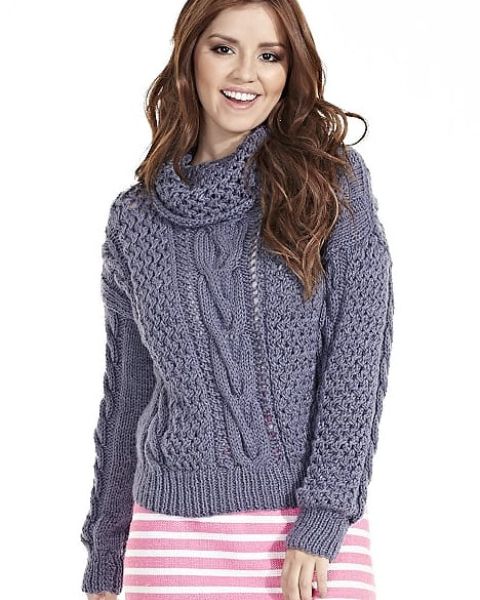 Maglione a punto fantasia con le trecce