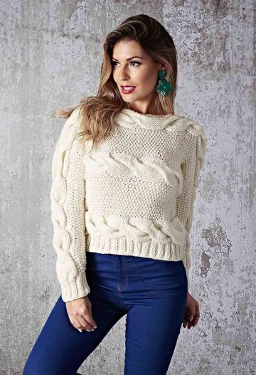 Pull lavorato in orizzontale con le trecce