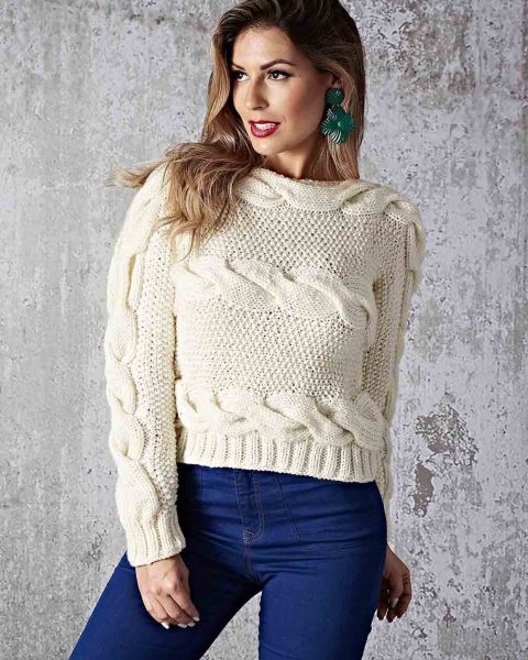 Pull lavorato in orizzontale con le trecce